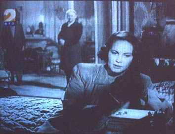 Um tipo com um logo na cara